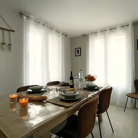 La Riche Histoire De Apartment Pezenas