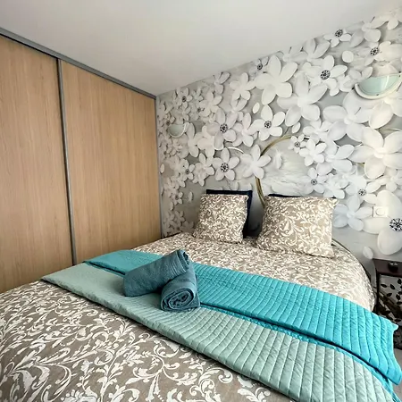 La Riche Histoire De Apartment