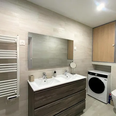 La Riche Histoire De Apartment